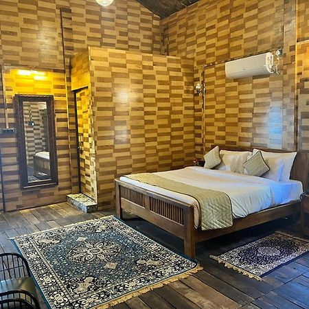 Hotel Sterling Padam Pench Khawāsa Exteriér fotografie