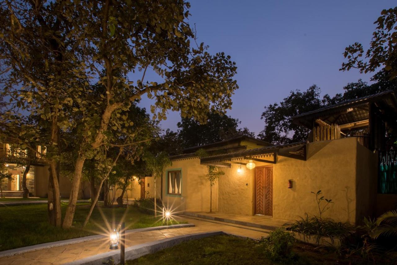 Hotel Sterling Padam Pench Khawāsa Exteriér fotografie