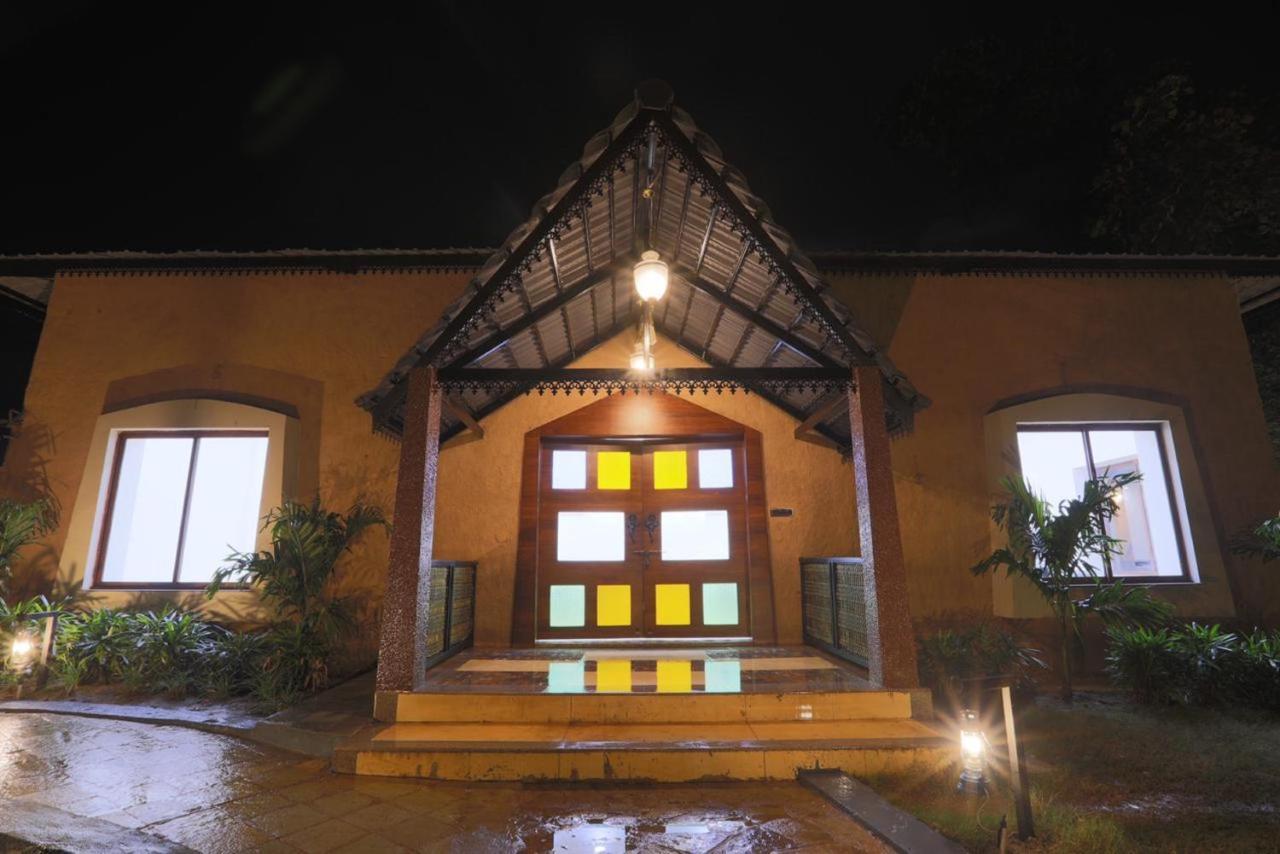 Hotel Sterling Padam Pench Khawāsa Exteriér fotografie
