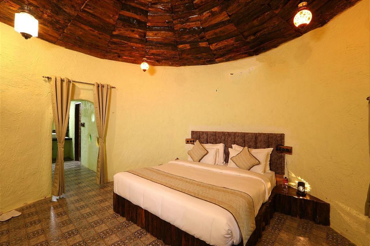 Hotel Sterling Padam Pench Khawāsa Exteriér fotografie