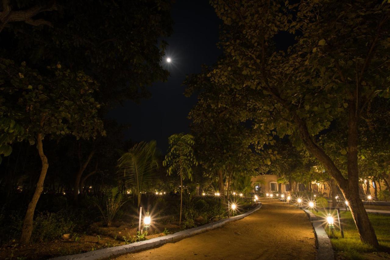 Hotel Sterling Padam Pench Khawāsa Exteriér fotografie