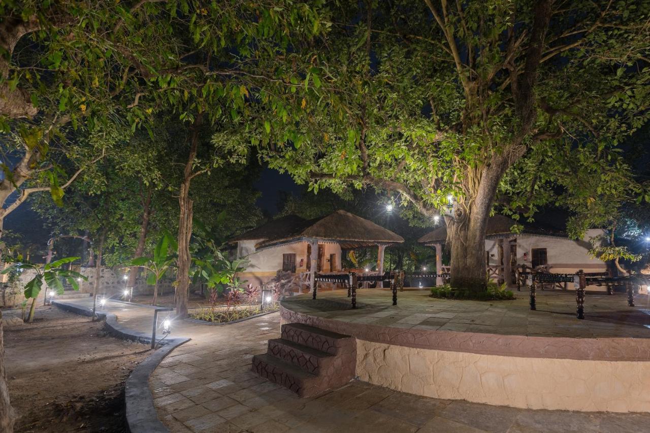 Hotel Sterling Padam Pench Khawāsa Exteriér fotografie