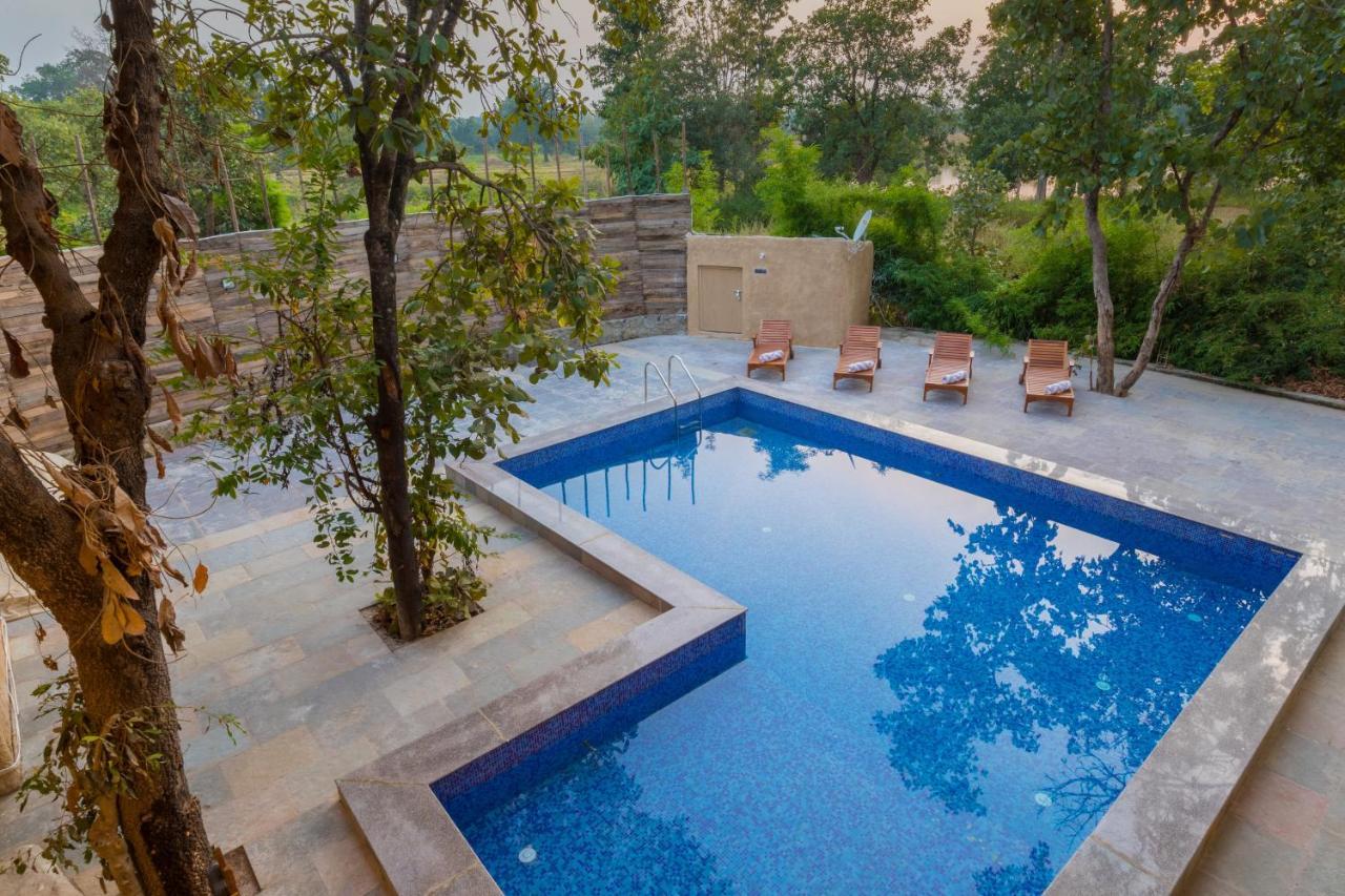 Hotel Sterling Padam Pench Khawāsa Exteriér fotografie