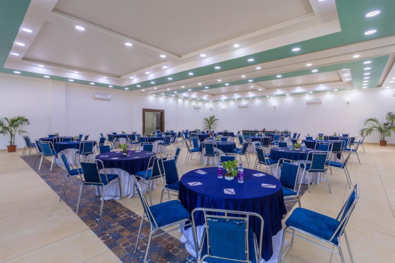 Hotel Sterling Padam Pench Khawāsa Exteriér fotografie