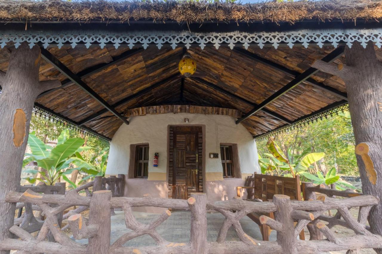 Hotel Sterling Padam Pench Khawāsa Exteriér fotografie