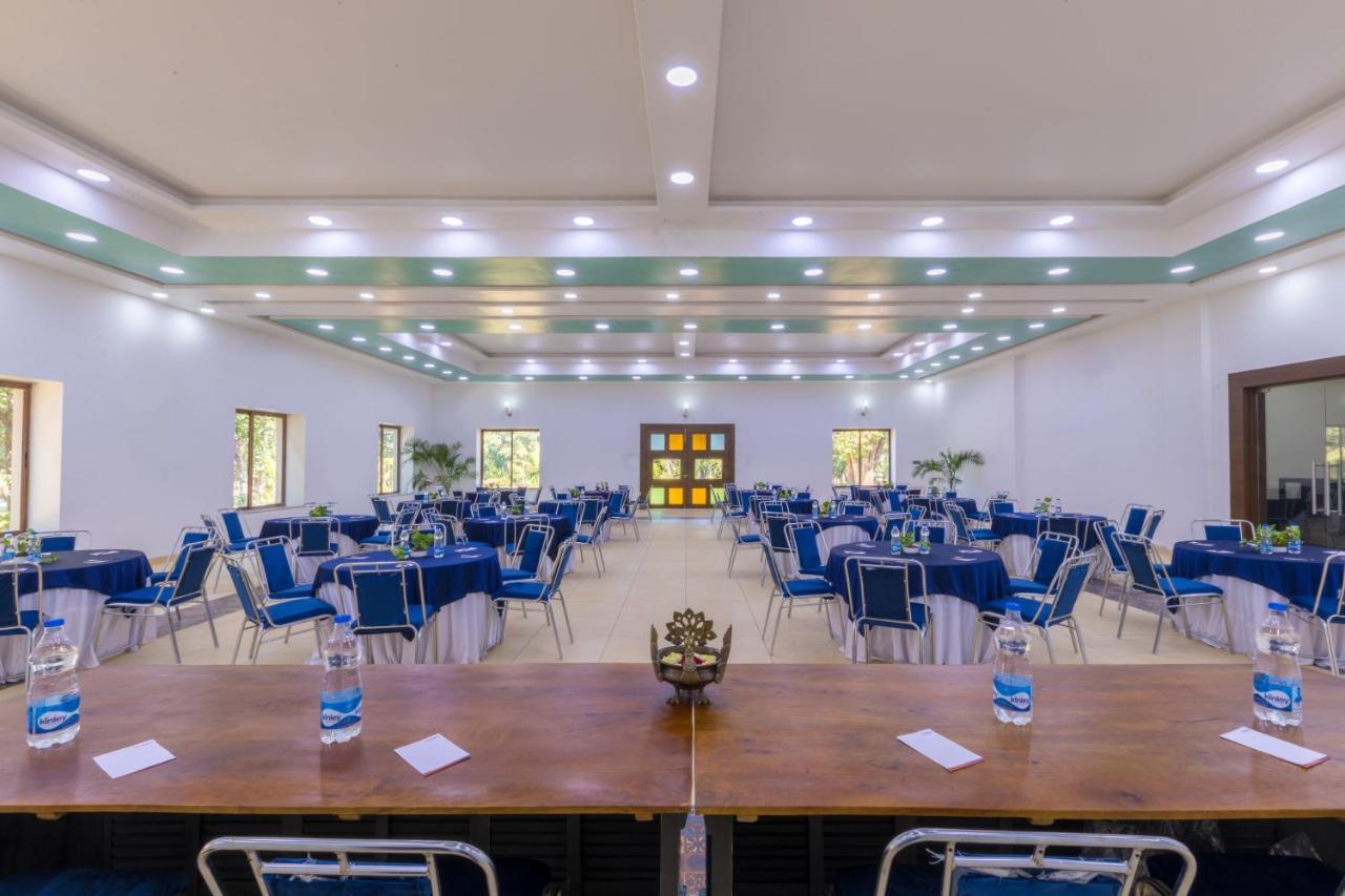 Hotel Sterling Padam Pench Khawāsa Exteriér fotografie