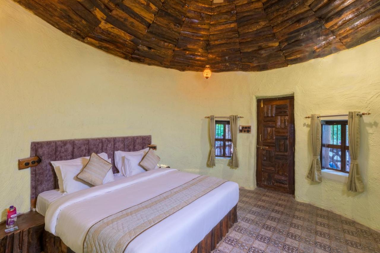 Hotel Sterling Padam Pench Khawāsa Exteriér fotografie