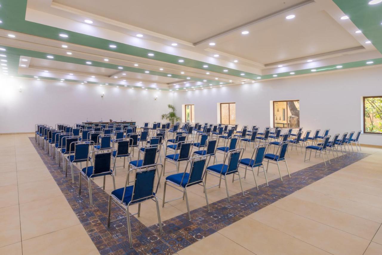 Hotel Sterling Padam Pench Khawāsa Exteriér fotografie