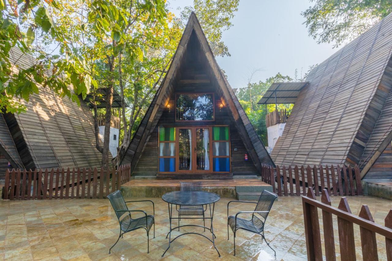 Hotel Sterling Padam Pench Khawāsa Exteriér fotografie