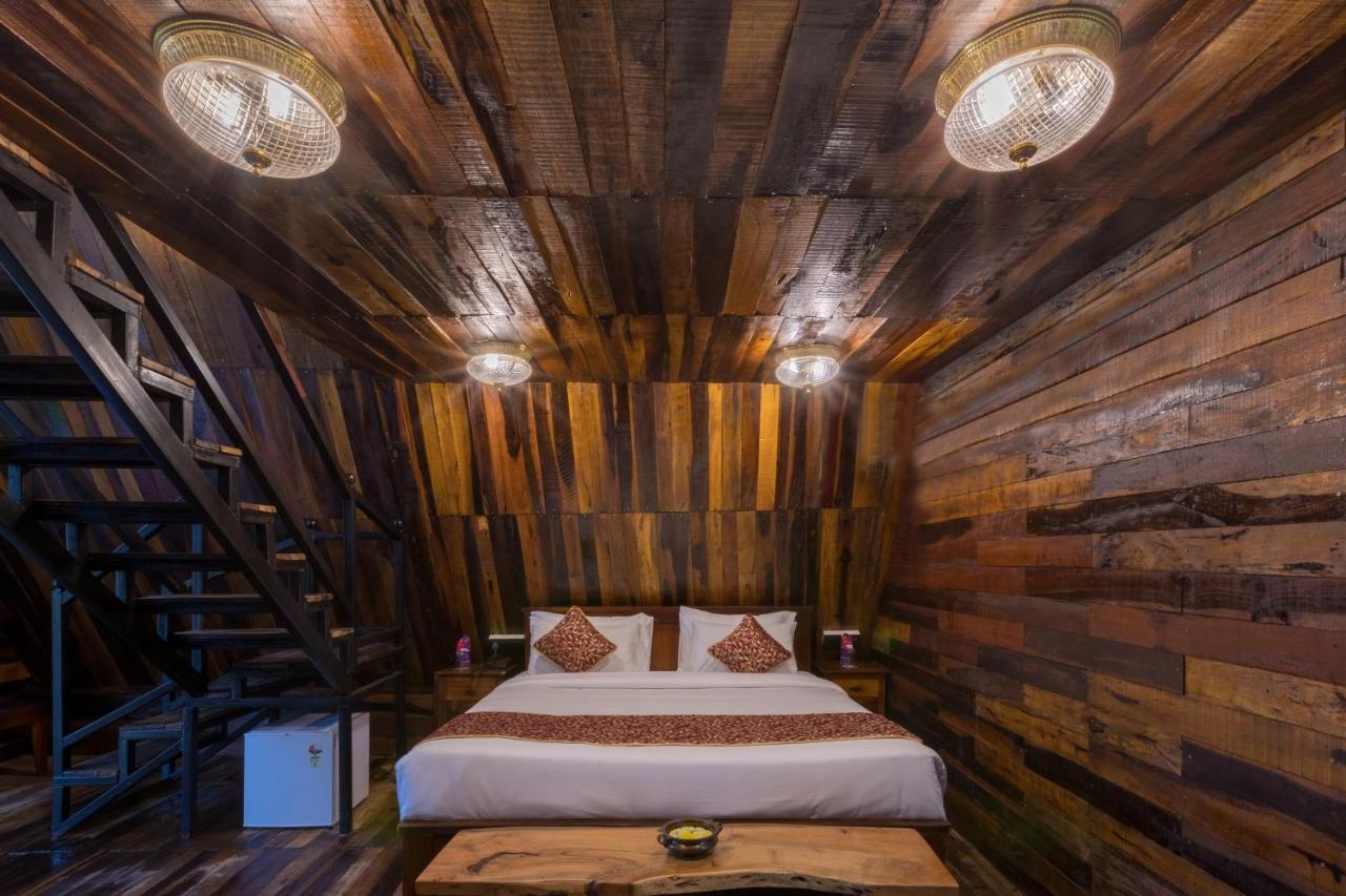 Hotel Sterling Padam Pench Khawāsa Exteriér fotografie