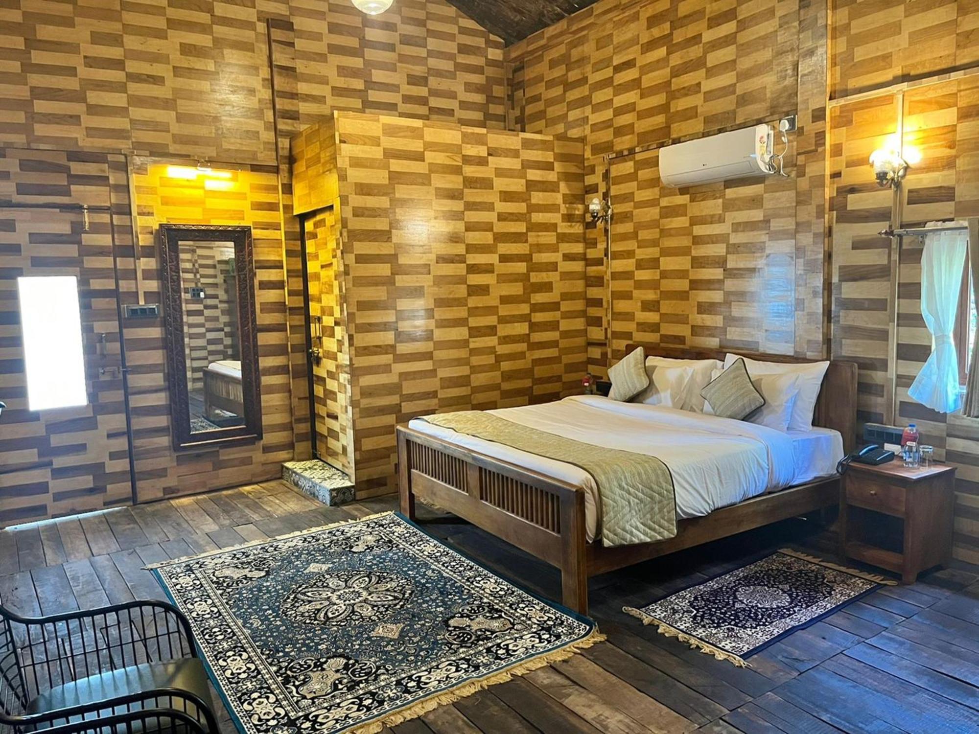 Hotel Sterling Padam Pench Khawāsa Exteriér fotografie