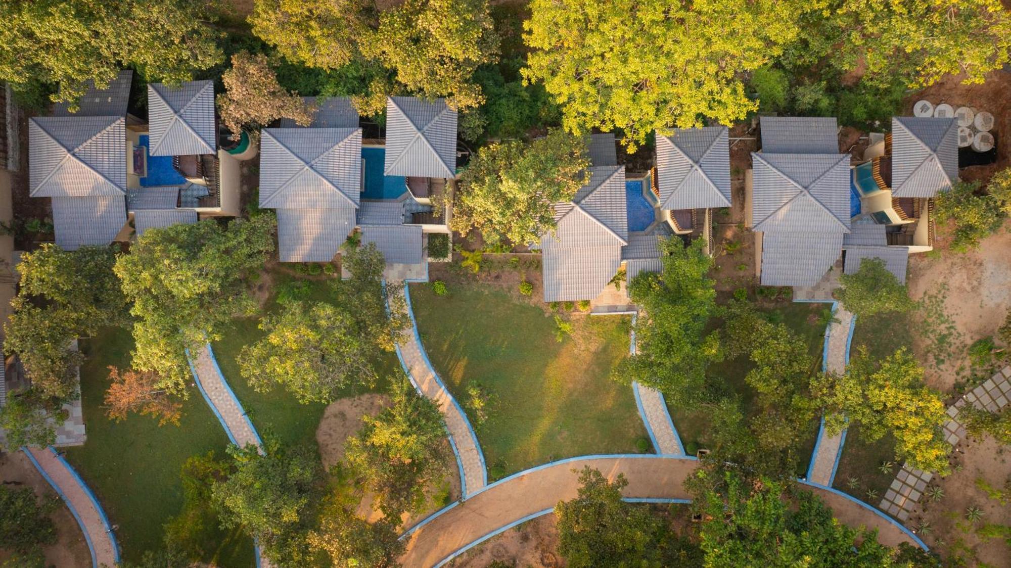 Hotel Sterling Padam Pench Khawāsa Exteriér fotografie